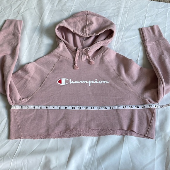 1454- Champion cropped long sleeve hoodie- pink- large - Picture 3 of 6